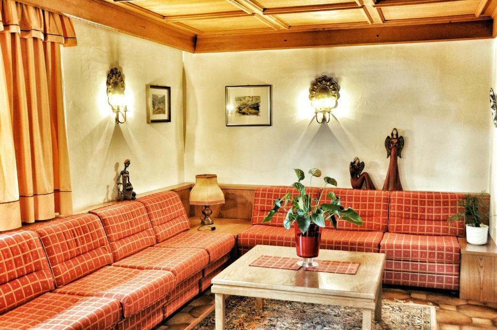 Panorama Garni Ingrid Hotel Dobbiaco Ngoại thất bức ảnh