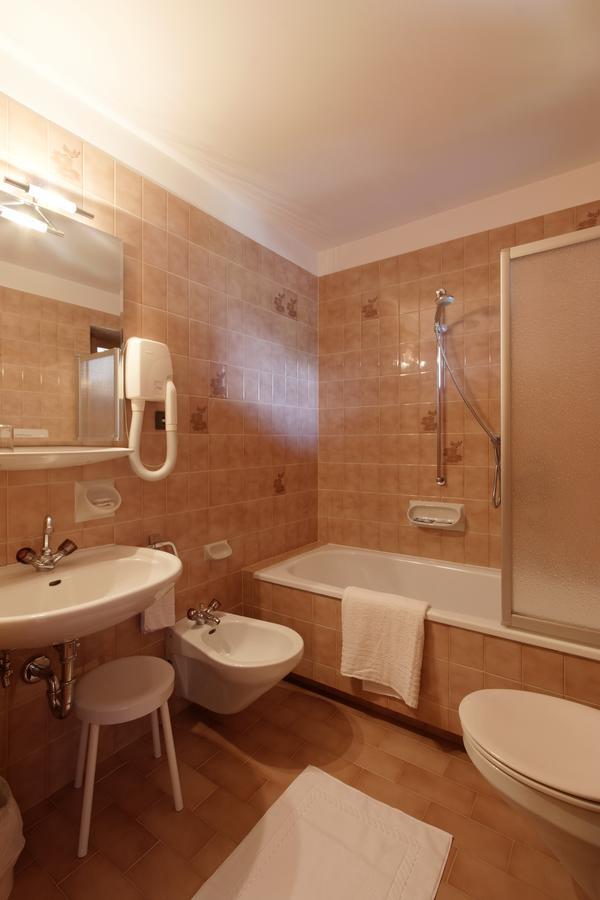 Panorama Garni Ingrid Hotel Dobbiaco Ngoại thất bức ảnh