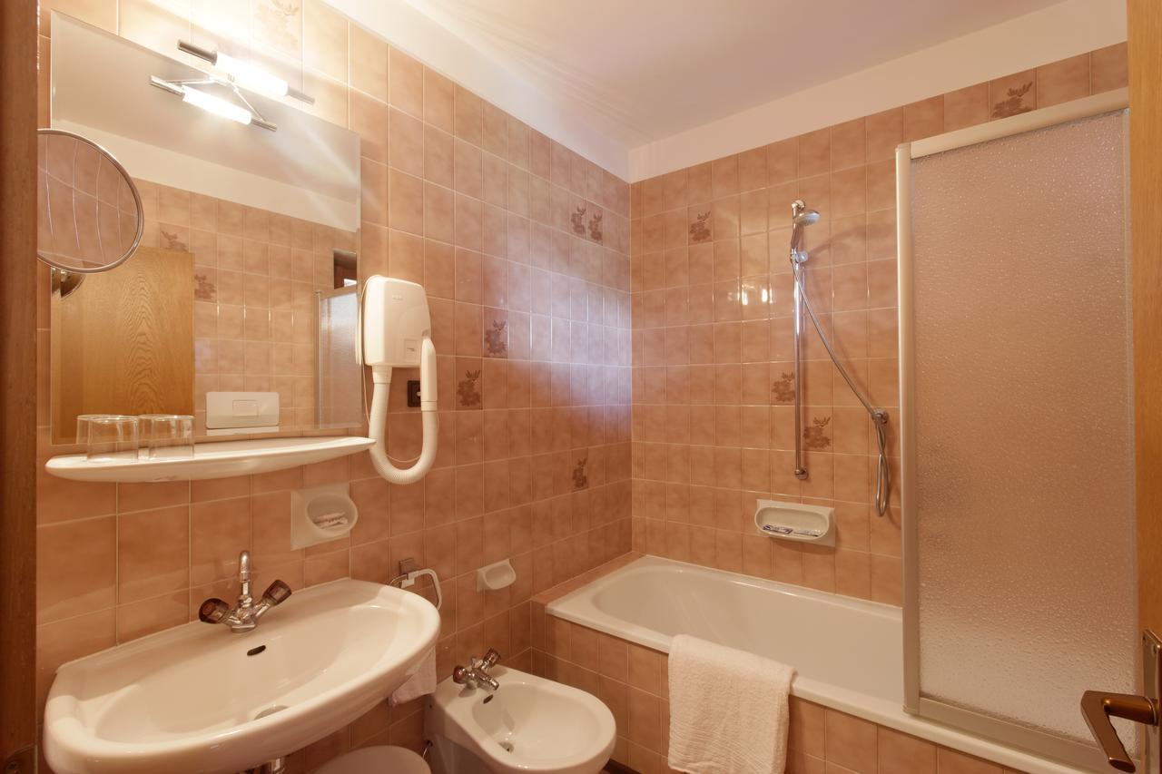 Panorama Garni Ingrid Hotel Dobbiaco Ngoại thất bức ảnh