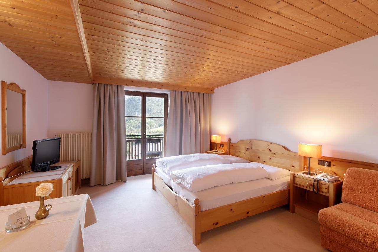 Panorama Garni Ingrid Hotel Dobbiaco Ngoại thất bức ảnh